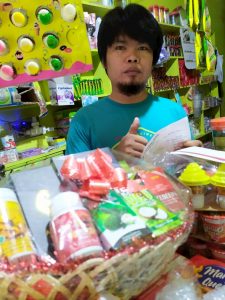 Kembali Berbagi di Tengah Pandemi Corona  Easy Shopping Bagikan Parsel Tali Kemanusiaan Hanya Untuk Pelanggan Setia